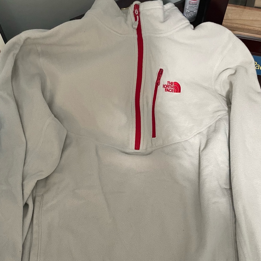 Mens medium north face pullover, lightly worn.
